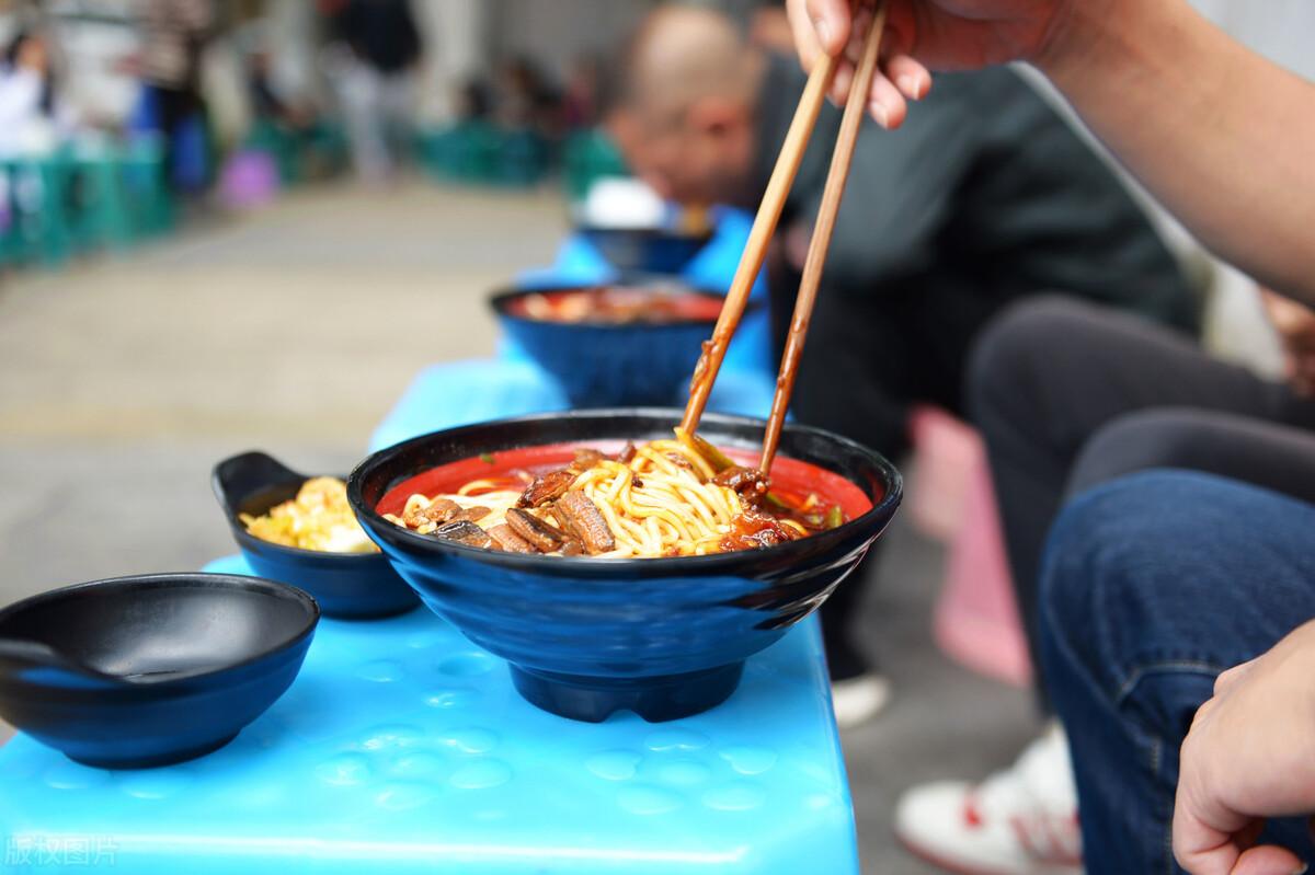 关于十个月大的宝宝是否需要继续食用米粉的探讨